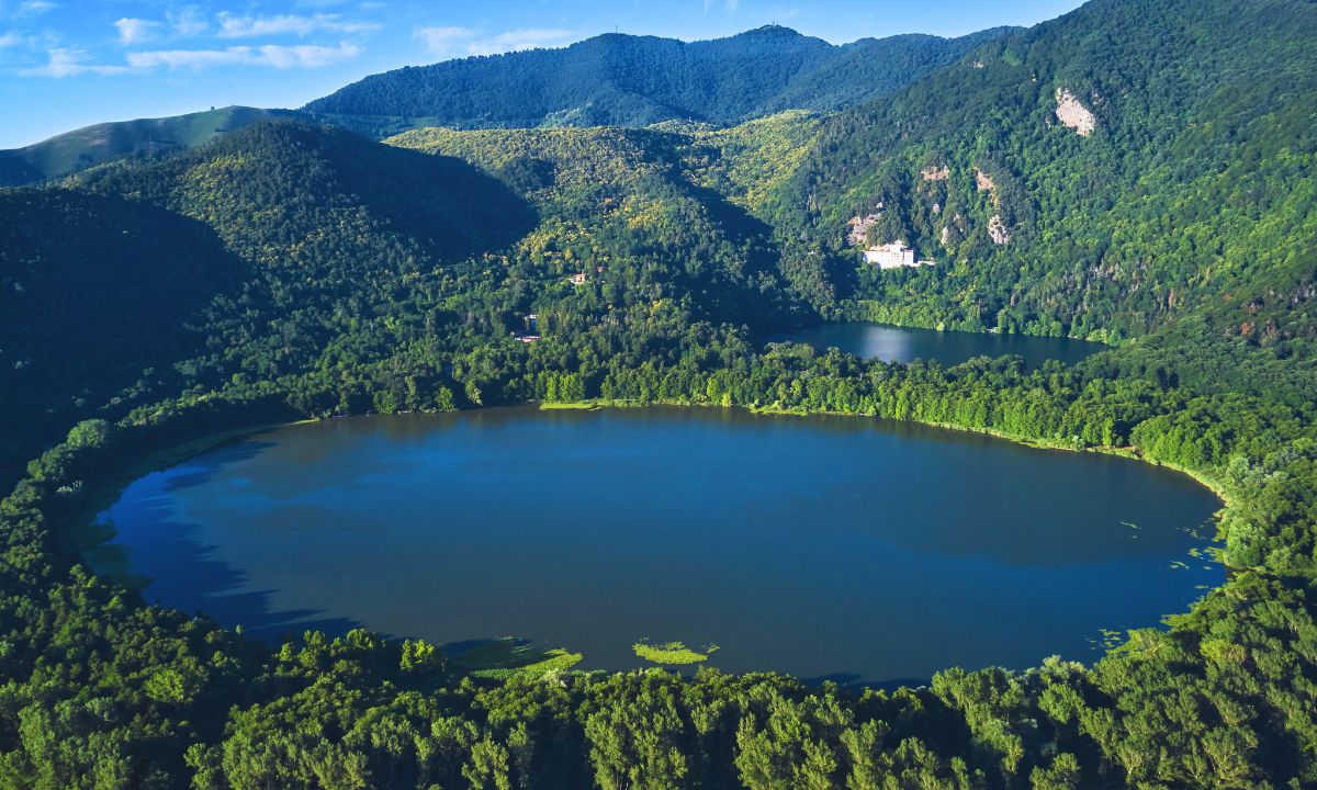 Alla scoperta dei Laghi di Monticchio: il rifugio perfetto per gli amanti della natura